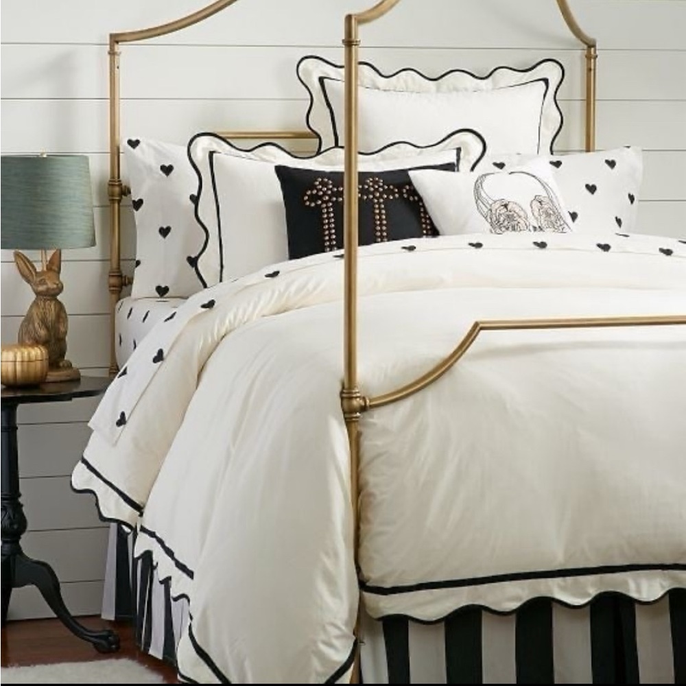 Pottery Barn Emily & Meritt scallop edge bedding
